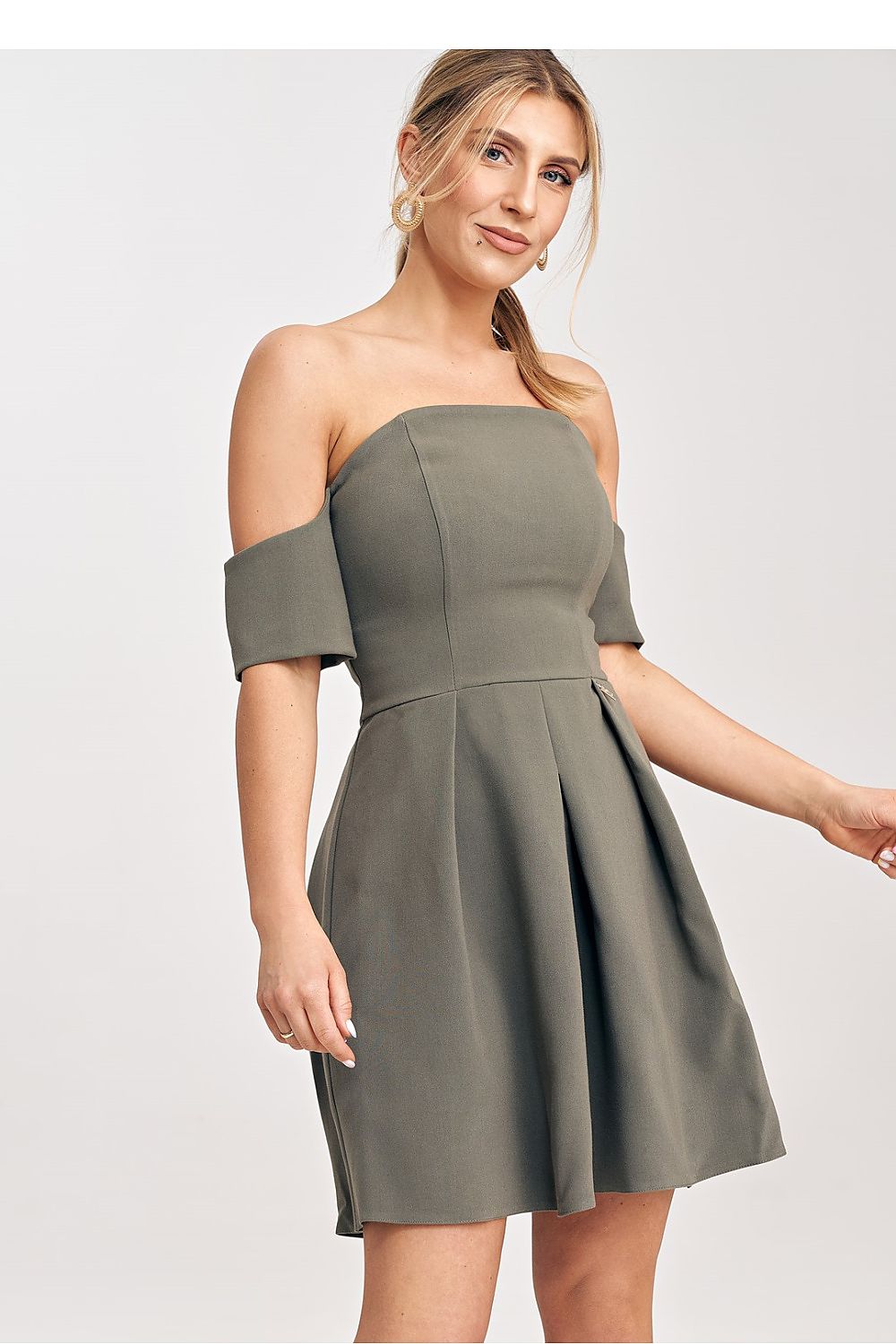 Vestido Preto, Vestido Ombros a Mostra, Vestido Noite, Vestido Night out, Vestido Night, Vestido Festa, Vestido de Noite, Vestido Curto, Dress Night, Vestido Verde Oliva, Vestido Verde Militar, Vestido Verde, Vestido Casual, Vestido Fluído, Vestido Rodado, Vestido Dia
